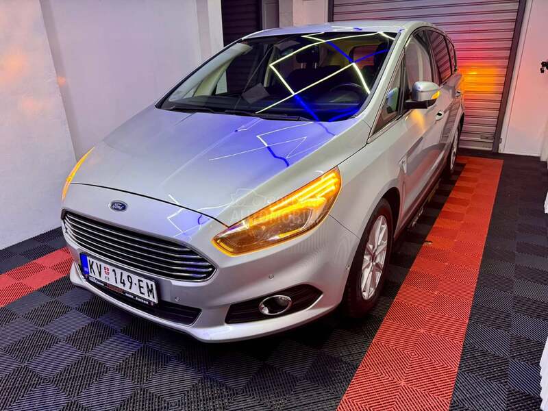 Ford S-Max S A L O N