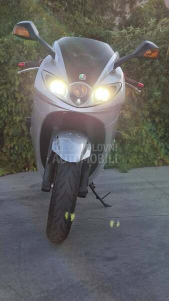 Triumph SPRINT 1050 ST