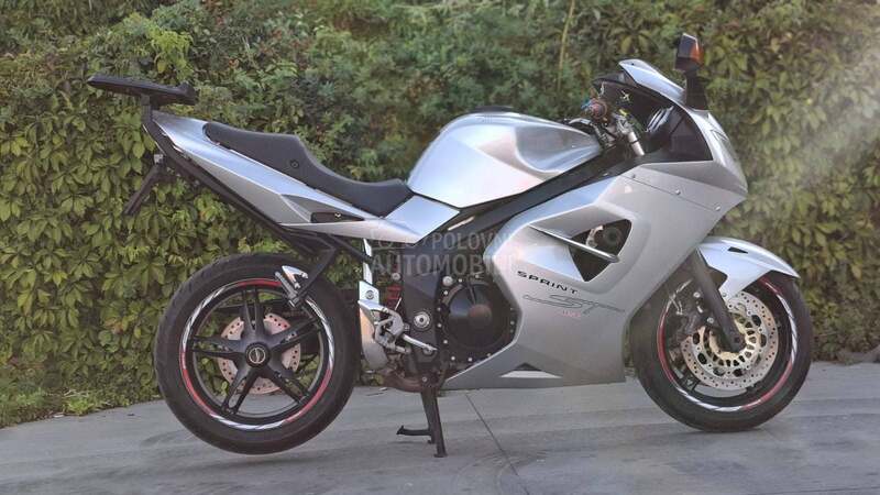 Triumph SPRINT 1050 ST