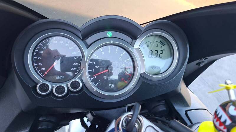 Triumph SPRINT 1050 ST