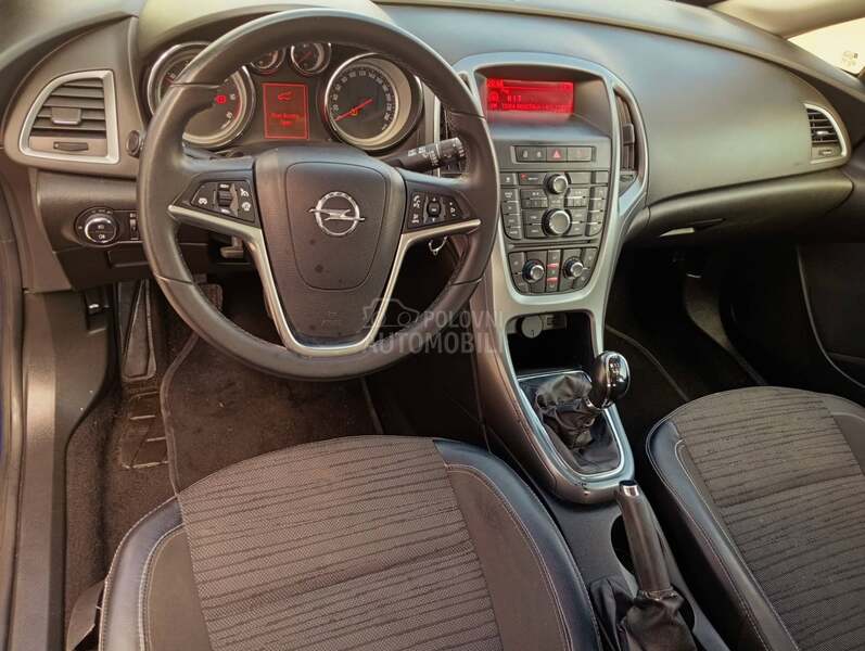Opel Astra J 1.6 sports tourer
