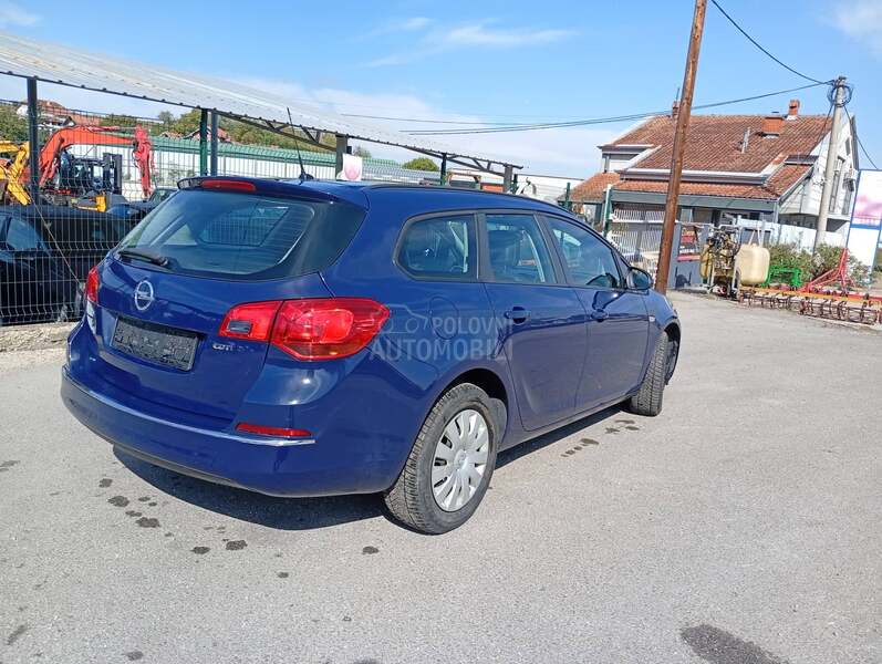 Opel Astra J 1.6 sports tourer
