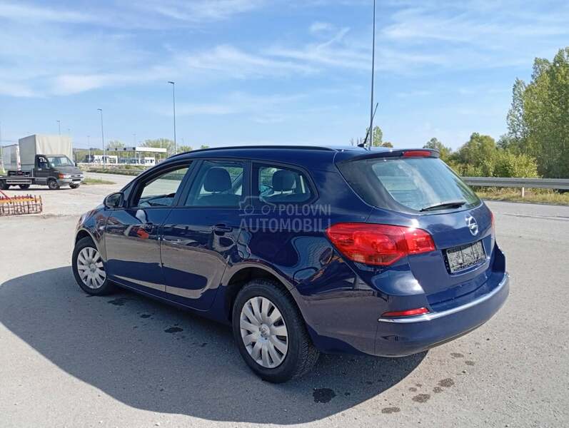 Opel Astra J 1.6 sports tourer