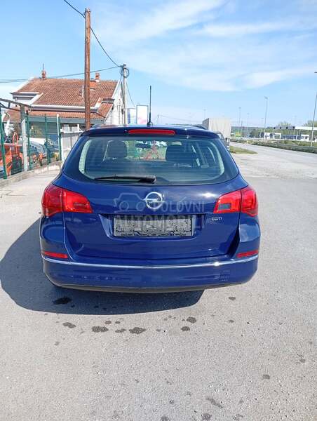 Opel Astra J 1.6 sports tourer