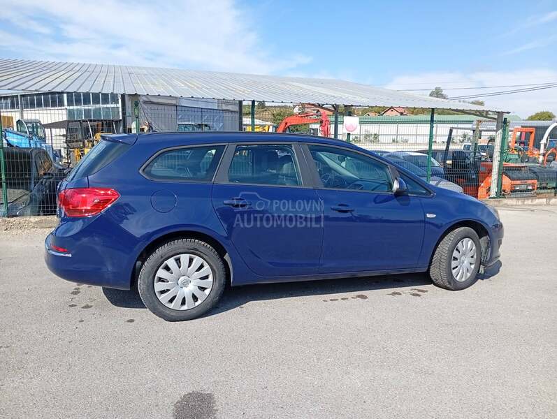 Opel Astra J 1.6 sports tourer
