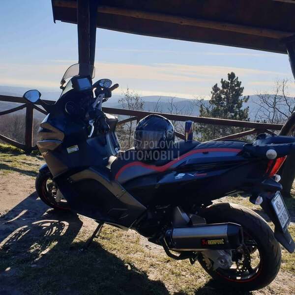 Aprilia SRV 850