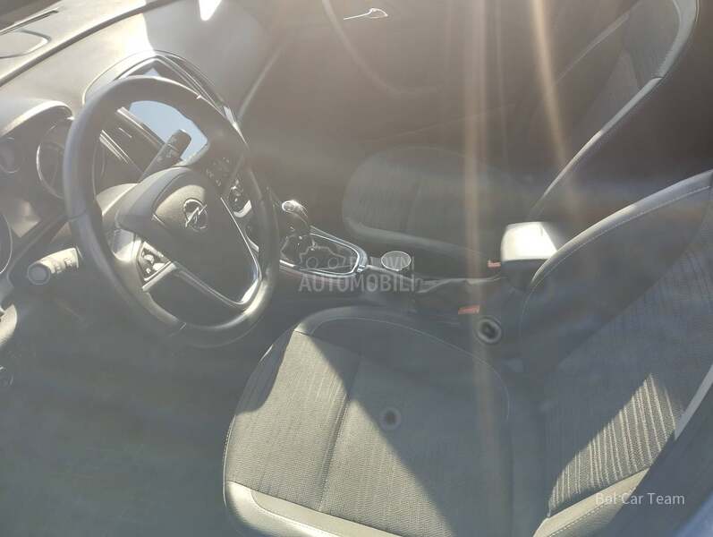 Opel Astra J 