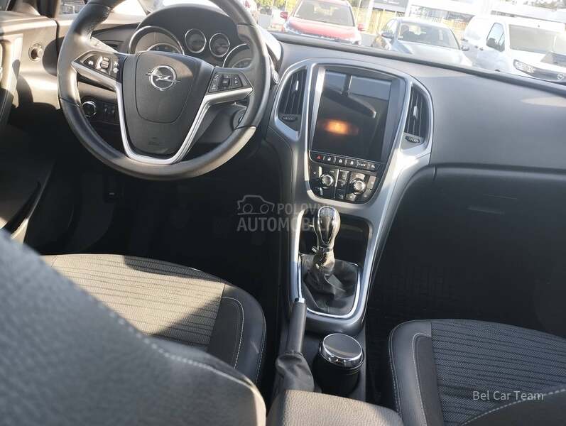 Opel Astra J 