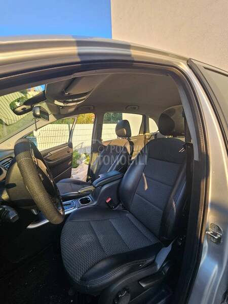 Mercedes Benz B 180 