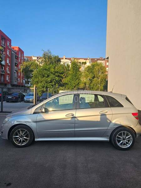 Mercedes Benz B 180 