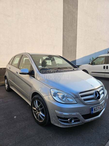 Mercedes Benz B 180 