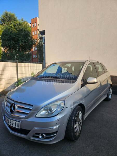 Mercedes Benz B 180 