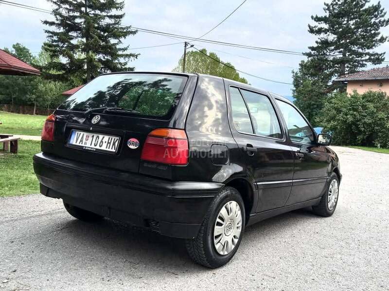Volkswagen Golf 3 1.6  B E N Z I N