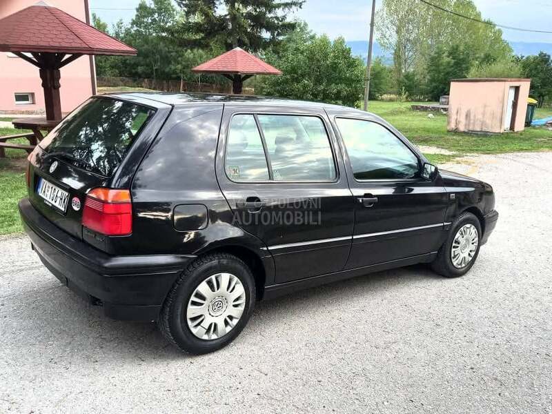 Volkswagen Golf 3 1.6  B E N Z I N