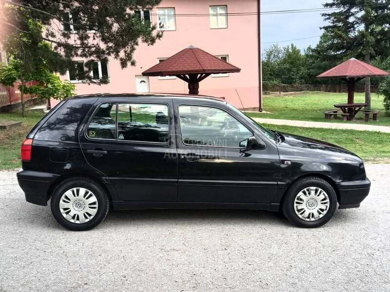 Volkswagen Golf 3 1.6  B E N Z I N