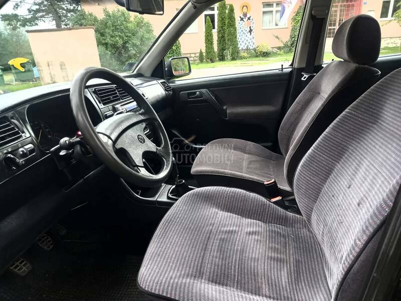 Volkswagen Golf 3 1.6  B E N Z I N