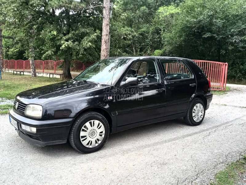 Volkswagen Golf 3 1.6  B E N Z I N