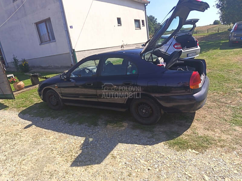 Mitsubishi Carisma dobar auto