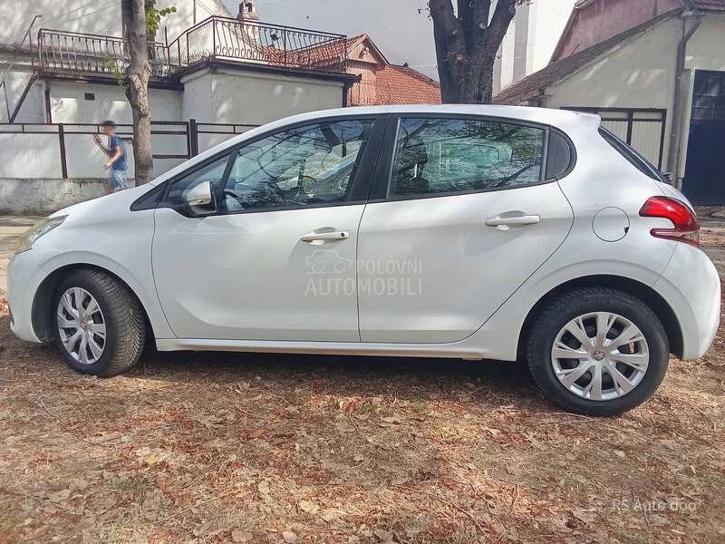 Peugeot 208 1.6HDI75CVBVM5