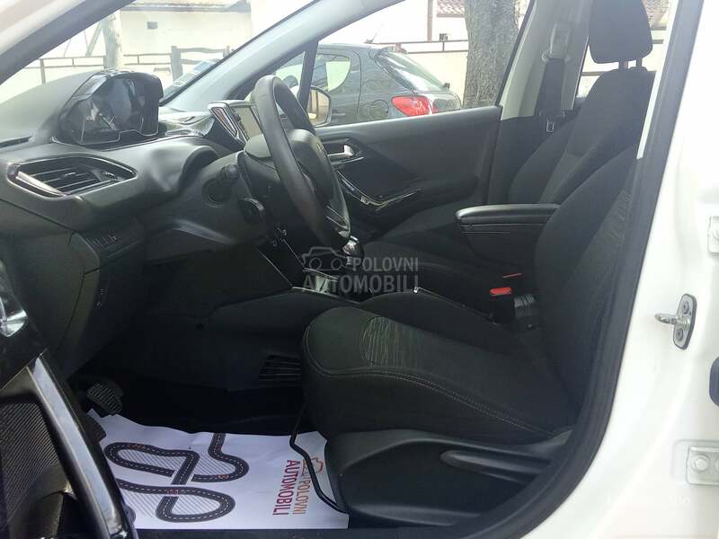 Peugeot 208 1.6HDI75CVBVM5