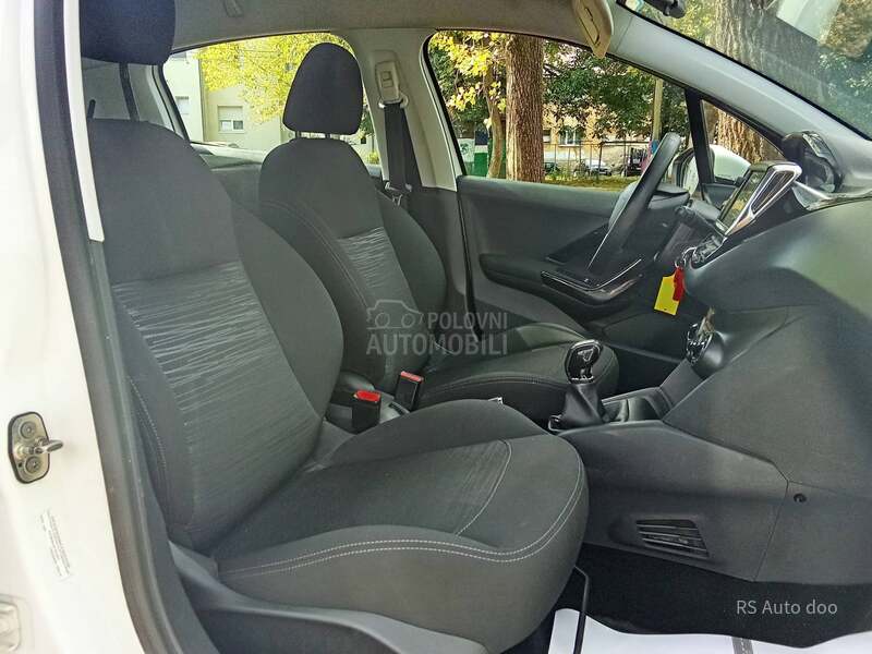 Peugeot 208 1.6HDI75CVBVM5