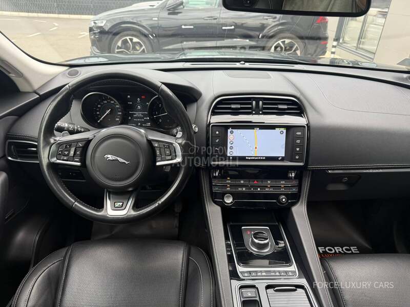 Jaguar F pace R-Sport