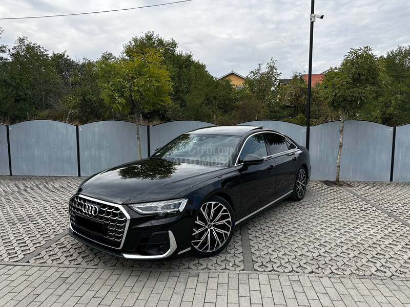 Audi S8 