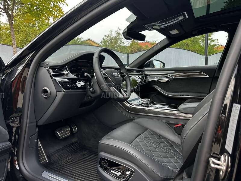 Audi S8 