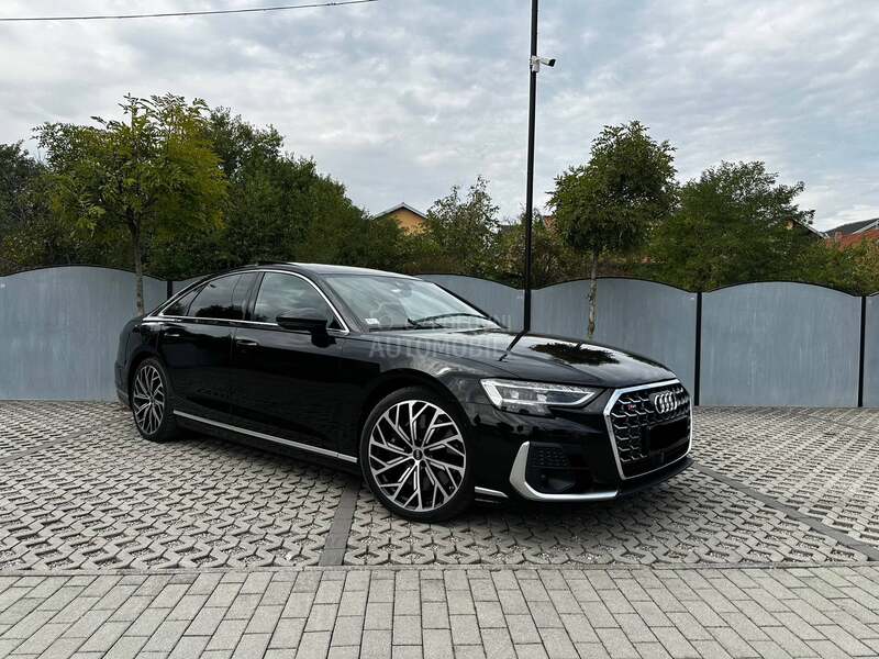 Audi S8 