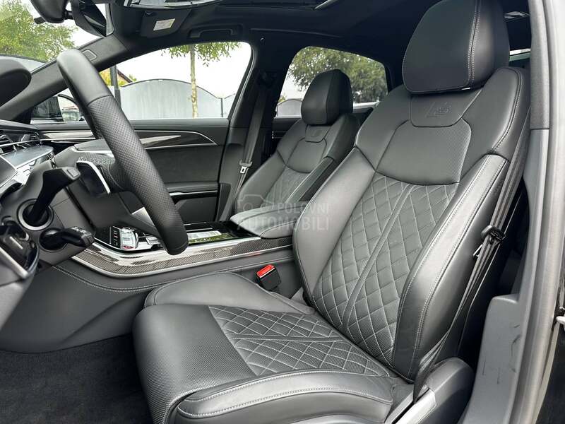 Audi S8 
