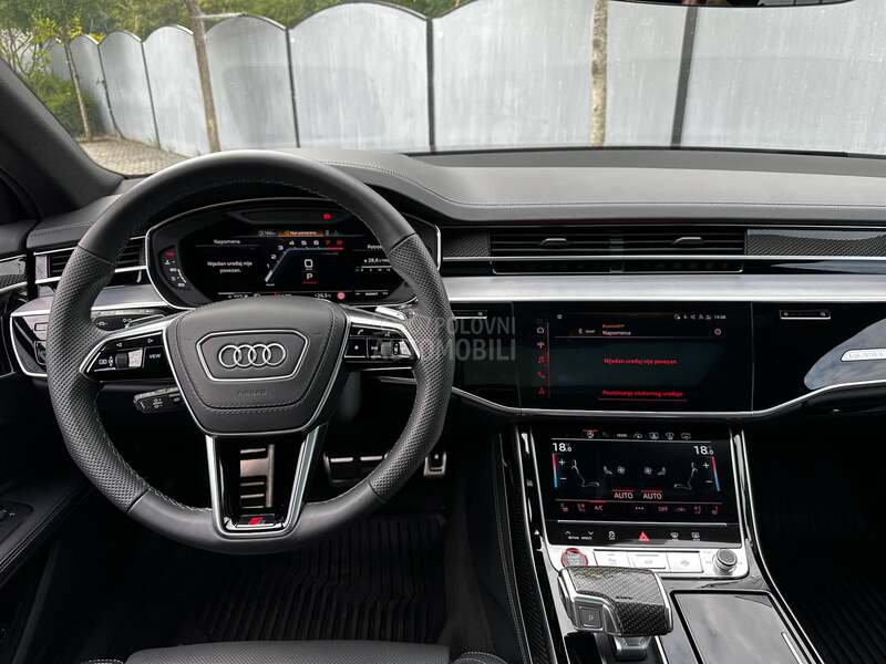 Audi S8 