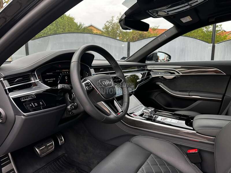 Audi S8 