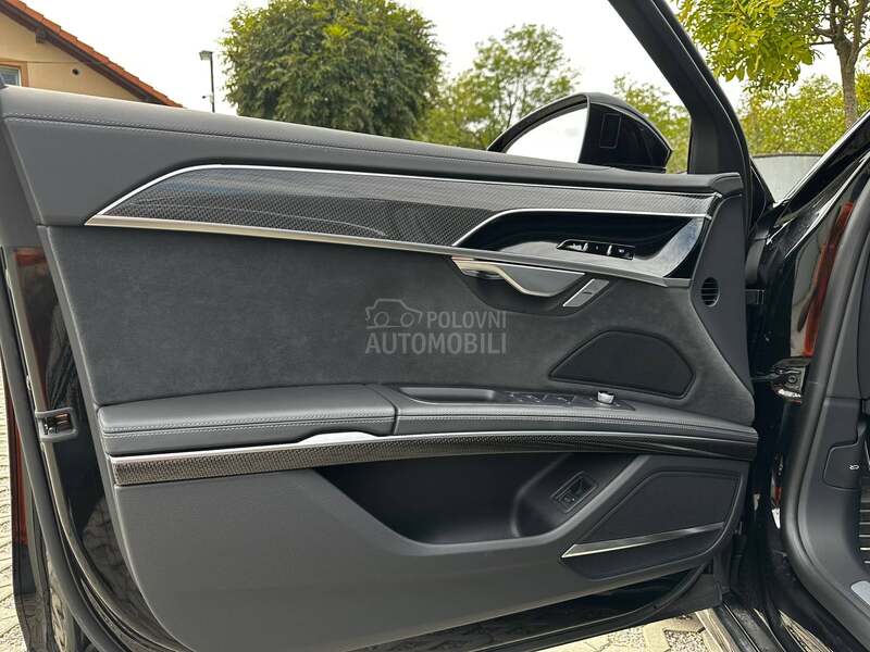 Audi S8 