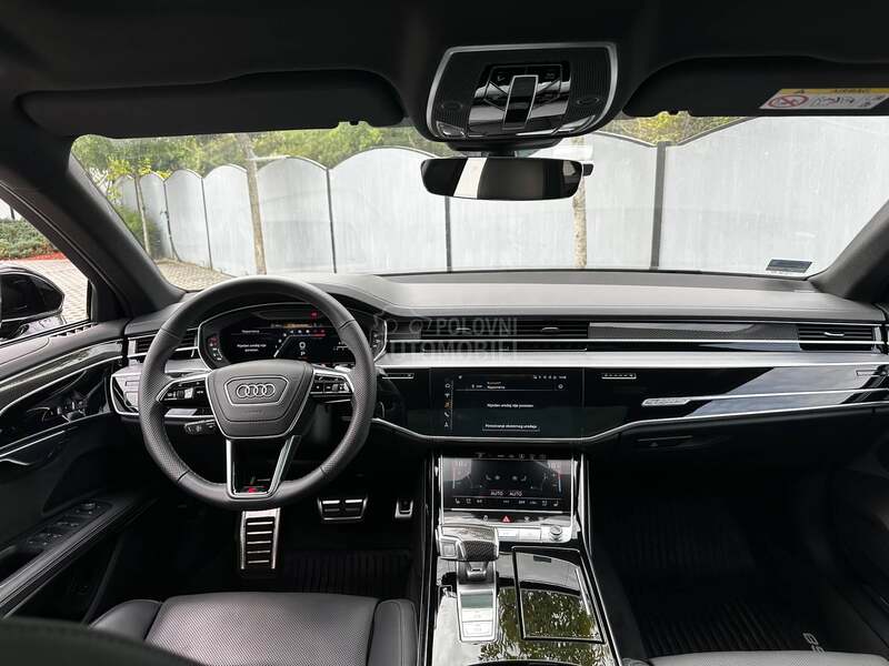 Audi S8 