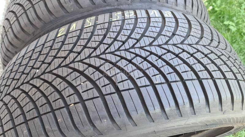 Goodyear 215/50 R18 Zimska