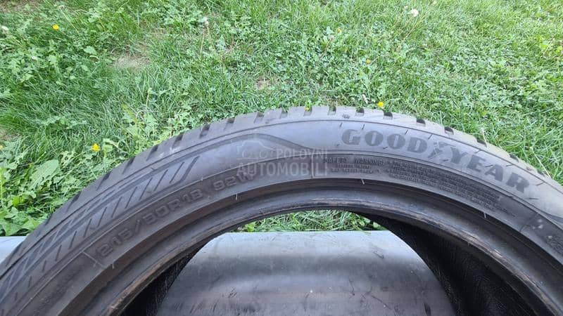 Goodyear 215/50 R18 Zimska
