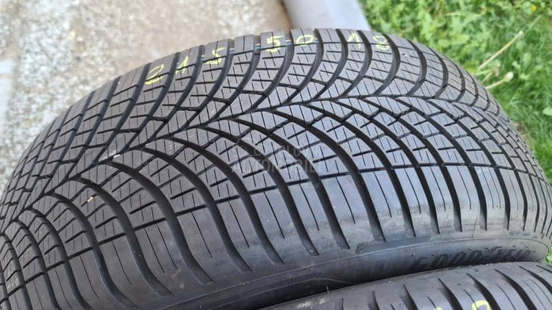Goodyear 215/50 R18 Zimska