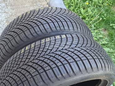 Goodyear 215/50 R18 Zimska