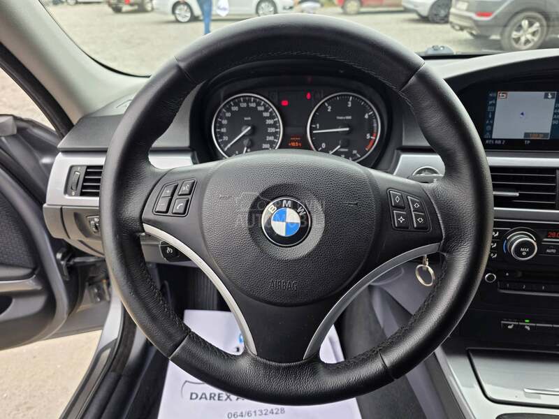BMW 318 D    N.A.V.I