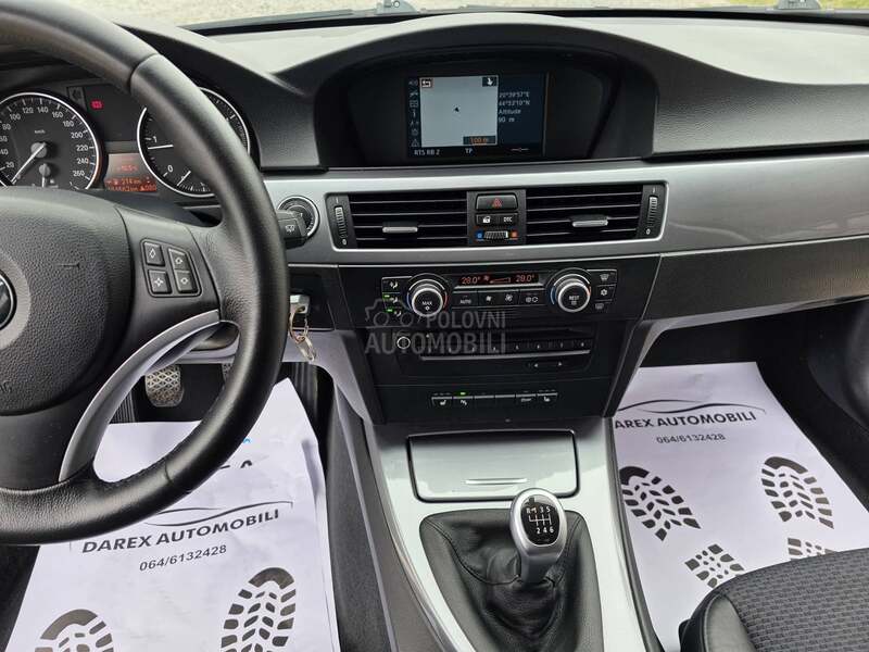 BMW 318 D    N.A.V.I