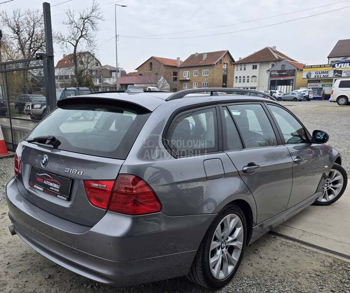 BMW 318 D    N.A.V.I