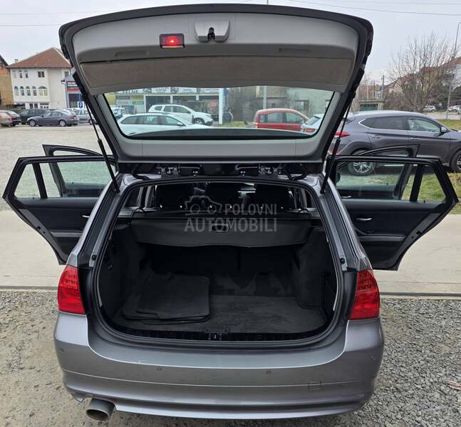 BMW 318 D    N.A.V.I