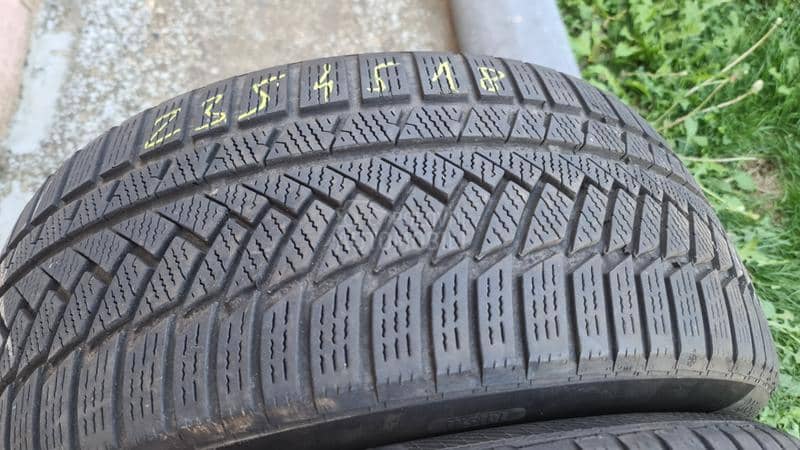 Continental 235/45 R18 Zimska