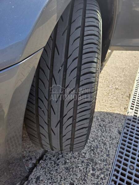 Volkswagen Golf 6 1.6tdi 77k.w/nav/alu