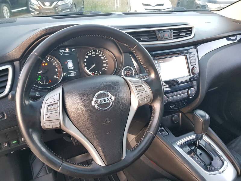 Nissan Qashqai 1.2TEKNA PANON A V I