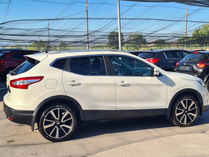 Nissan Qashqai 1.2TEKNA PANON A V I