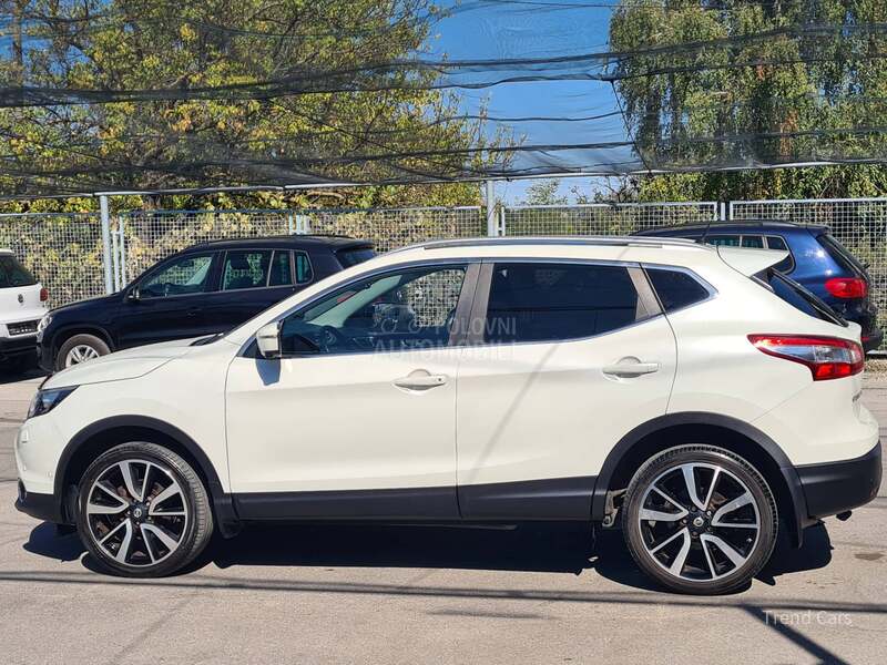 Nissan Qashqai 1.2TEKNA PANON A V I