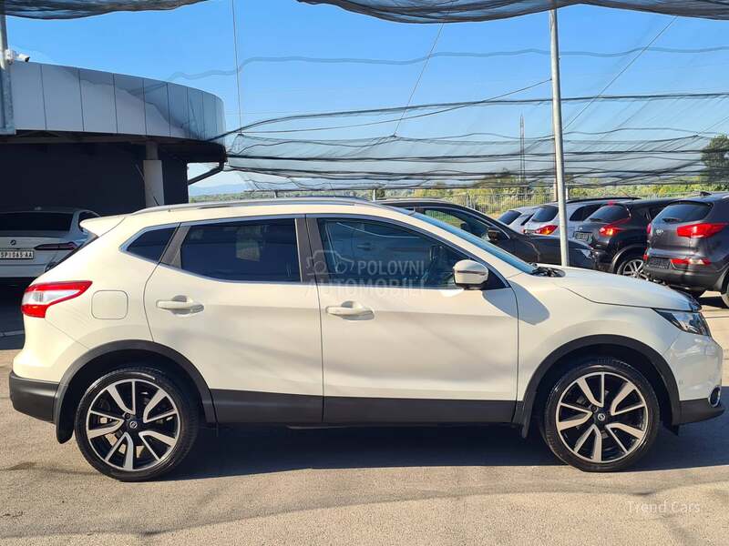 Nissan Qashqai 1.2TEKNA PANON A V I