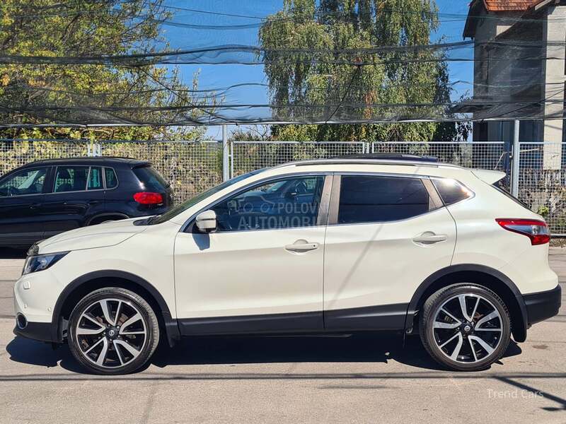 Nissan Qashqai 1.2TEKNA PANON A V I