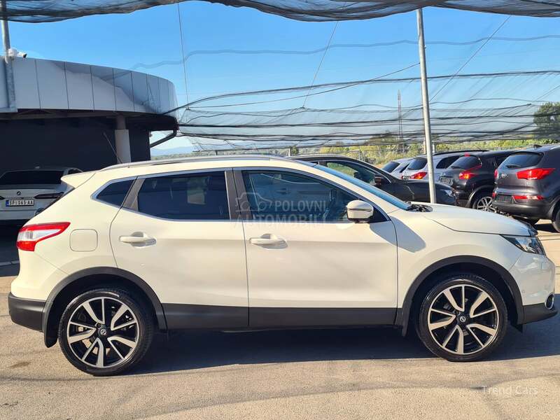 Nissan Qashqai 1.2TEKNA PANON A V I